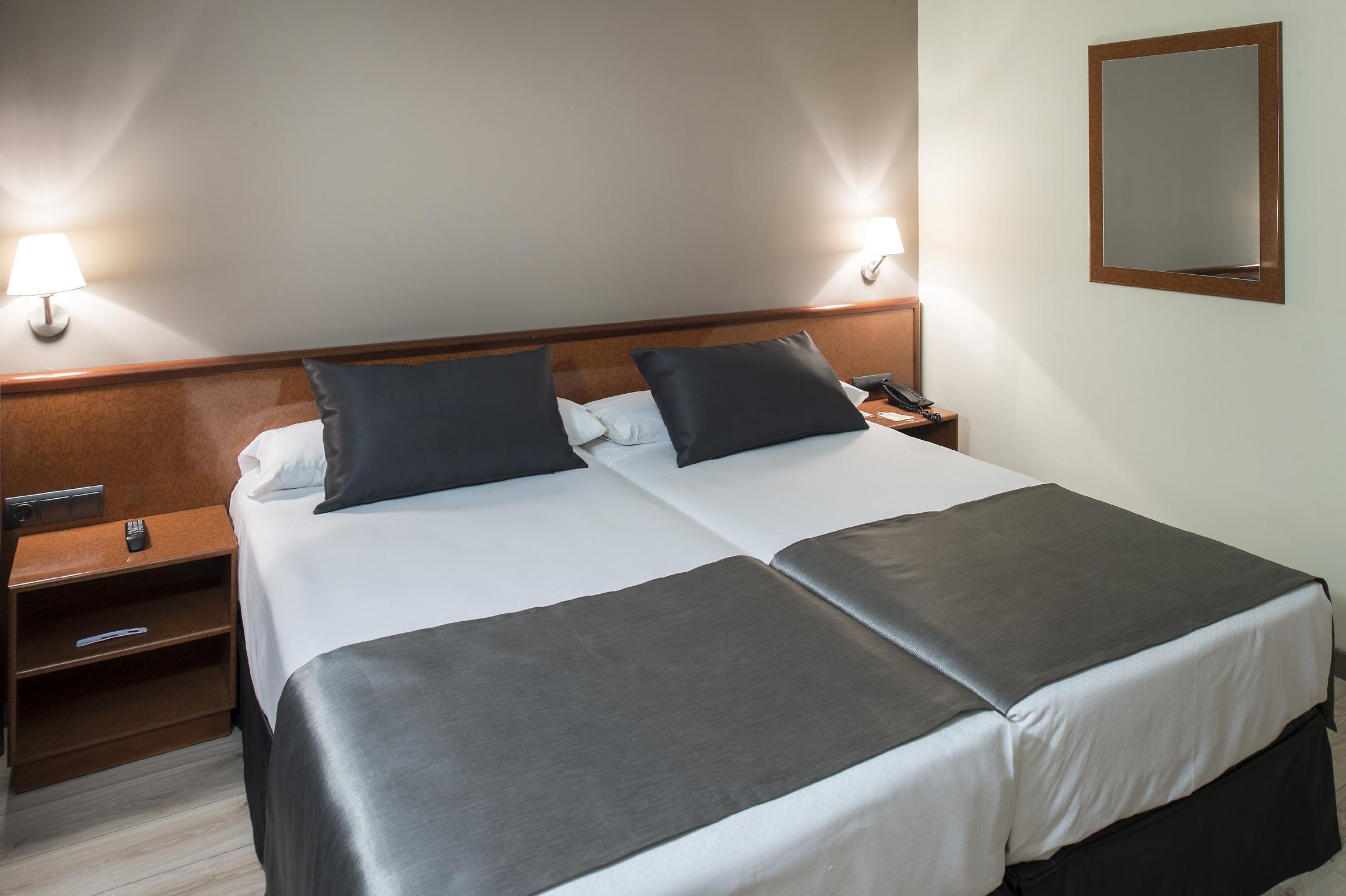 Catalonia Castellnou Hotel Barcelona Ngoại thất bức ảnh