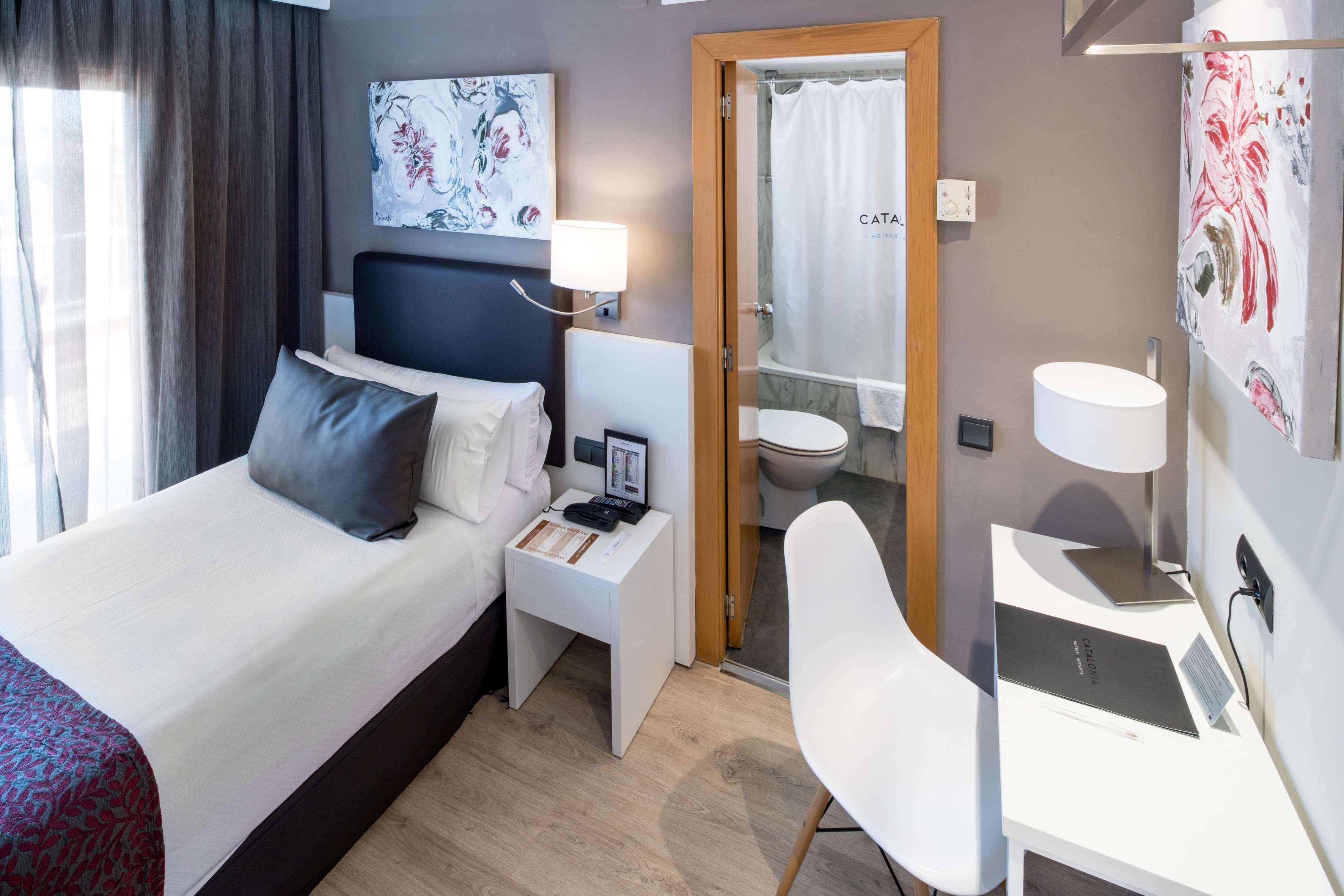 Catalonia Castellnou Hotel Barcelona Ngoại thất bức ảnh