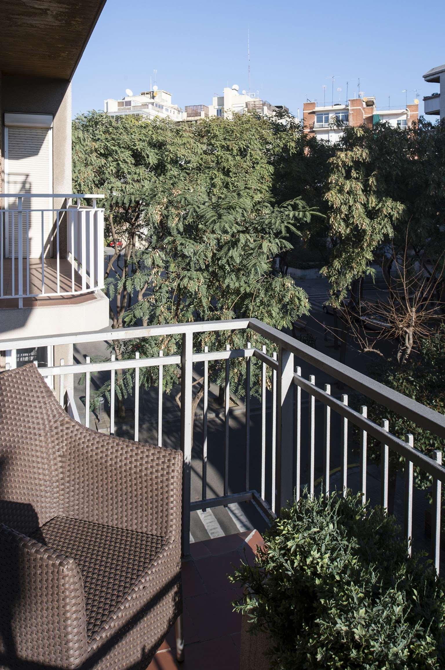 Catalonia Castellnou Hotel Barcelona Ngoại thất bức ảnh