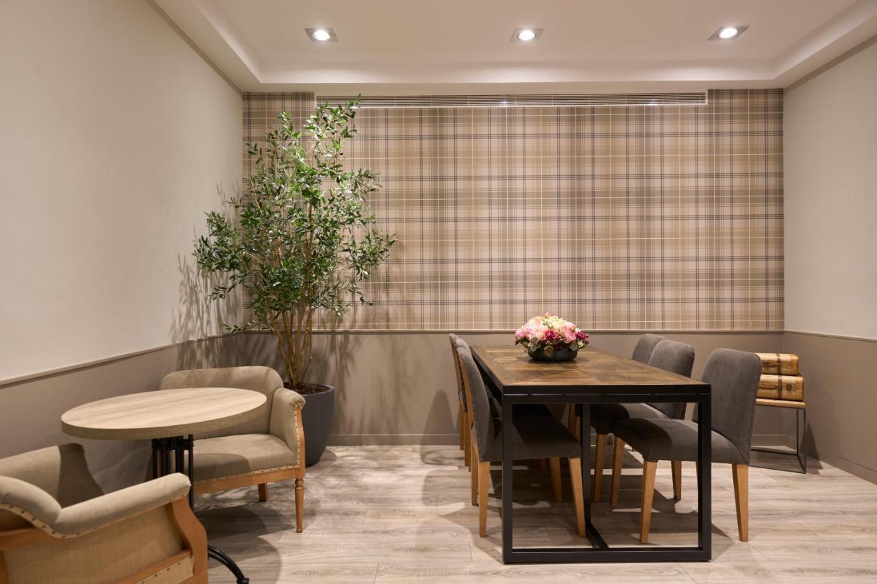 Catalonia Castellnou Hotel Barcelona Ngoại thất bức ảnh