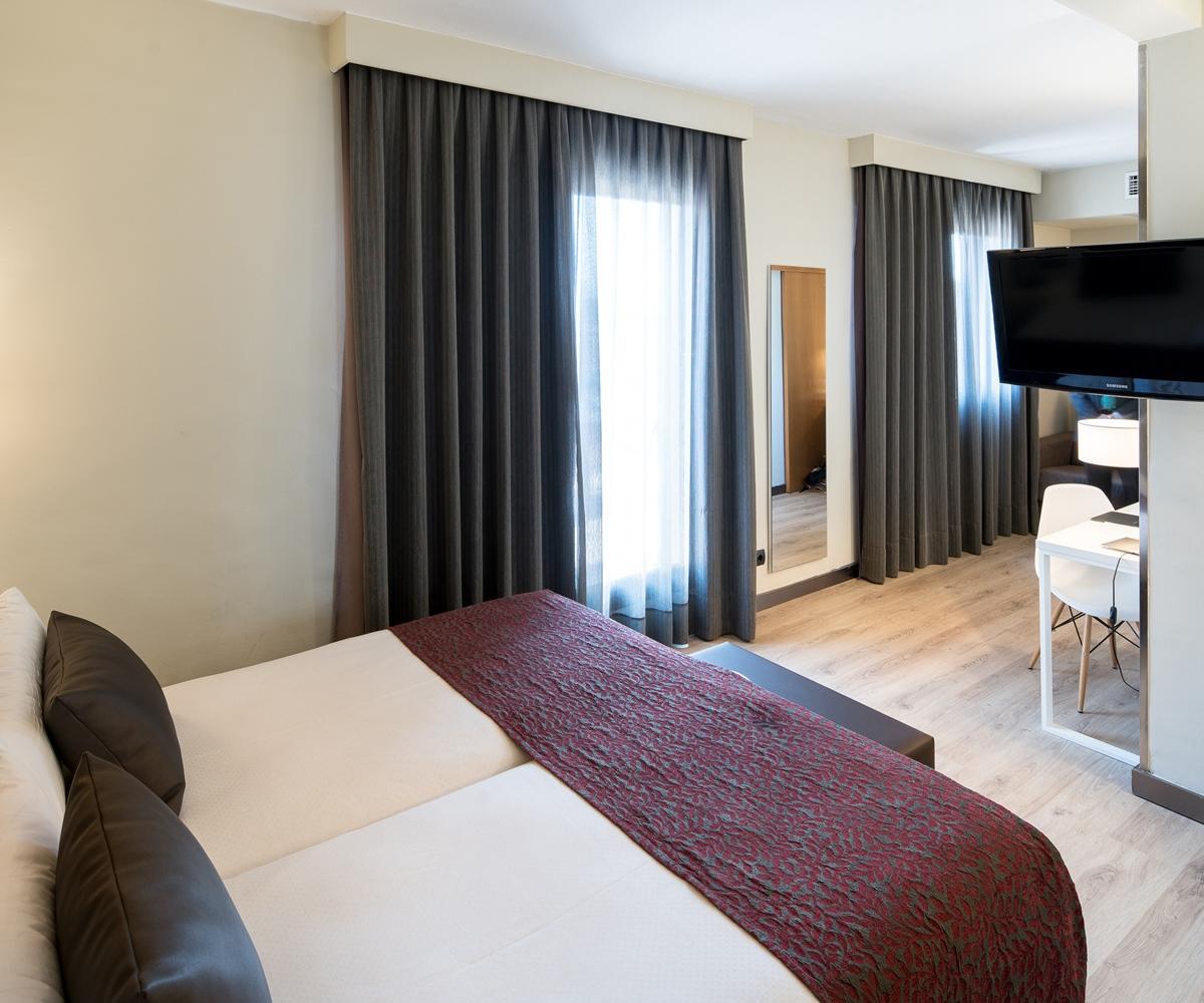Catalonia Castellnou Hotel Barcelona Ngoại thất bức ảnh