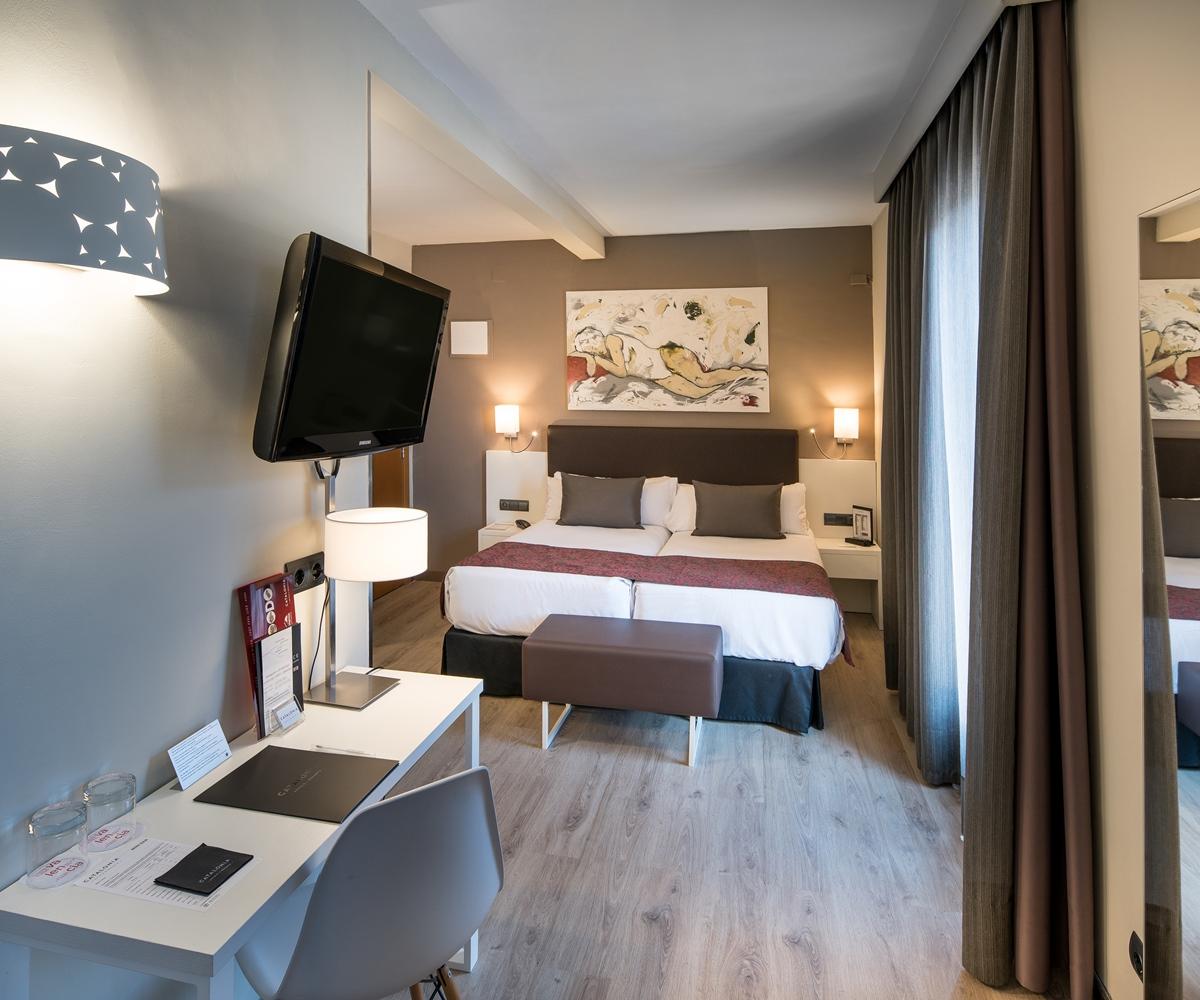 Catalonia Castellnou Hotel Barcelona Ngoại thất bức ảnh
